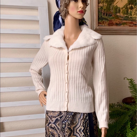 Ann Taylor 100% cashmere rabbit collar cardigan - Picture 4 of 7